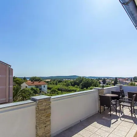 Mayestic For 20 Persons, Large Pool With Whirlpool, Sauna Hébergement de vacances *