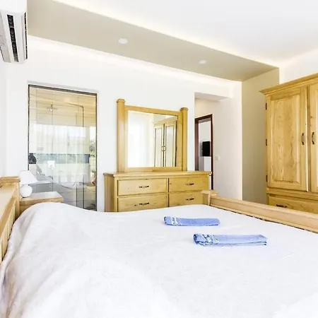 Mayestic For 20 Persons, Large Pool With Whirlpool, Sauna Medulin