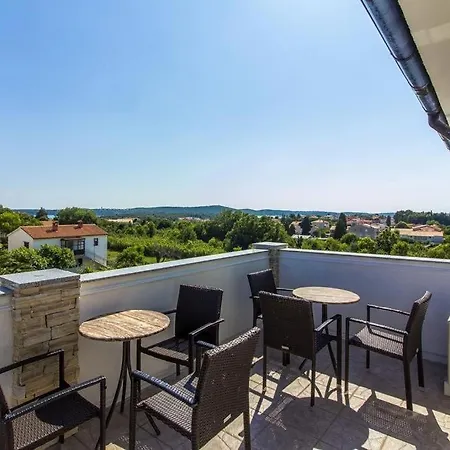 Hébergement de vacances Mayestic For 20 Persons, Large Pool With Whirlpool, Sauna *