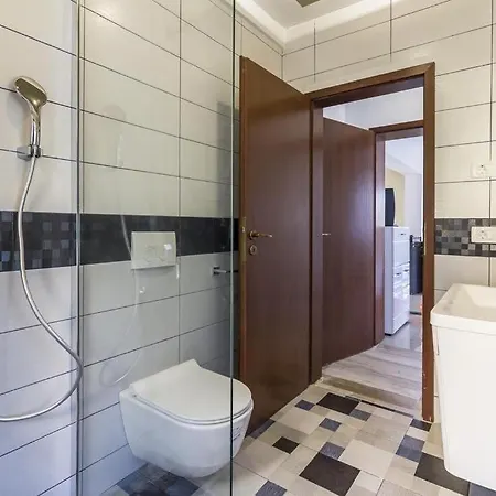 Mayestic For 20 Persons, Large Pool With Whirlpool, Sauna Hébergement de vacances *