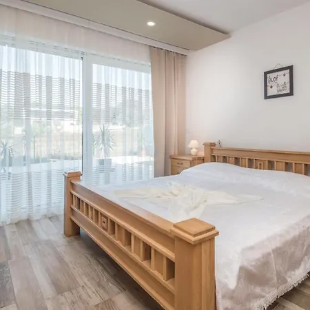 Mayestic For 20 Persons, Large Pool With Whirlpool, Sauna Hébergement de vacances